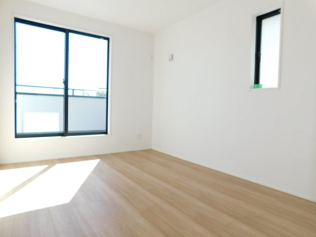 名古屋市西区見寄町の新築一戸建の洋室|◇２階洋室◇　　南面で明るい洋室６．７５帖　ウォークインクローゼット完備♪　バルコニー利用可！