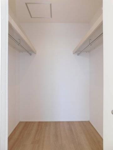 名古屋市西区見寄町の新築一戸建の収納|◇大容量ウォークインクローゼット◇　　大きな荷物もしっかり収納できます！　