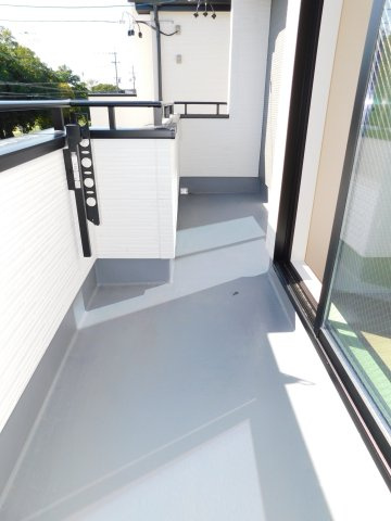 名古屋市西区見寄町の新築一戸建のバルコニー|◇バルコニー◇　　陽当り良好な南面ワイドバルコニー♪　洋室２部屋から出入りできます！