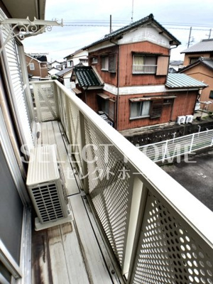 【バルコニー】 | ウエスト長坂Ｃ | 暖かな日差しのふりそそぐバルコニー