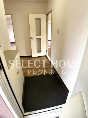 【玄関】 | ウエスト長坂Ｃ | 落ち着いた玄関です