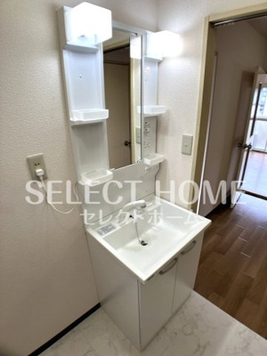 【独立洗面台】 | ウエスト長坂Ｃ | 朝の支度にも助かる、独立の洗髪洗面化粧台