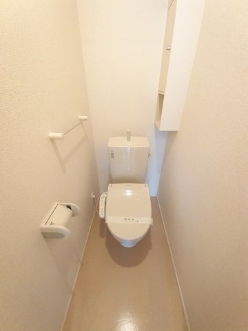 サニーレジデンスⅣのトイレ|落ち着いた色調のトイレです