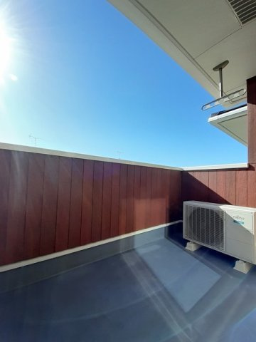 サニーレジデンスⅣのバルコニー|お洗濯にも便利なバルコニー付き