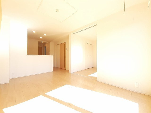 サニーレジデンスⅣの居間・リビング|こちらの居間で趣味の時間をお楽しみください