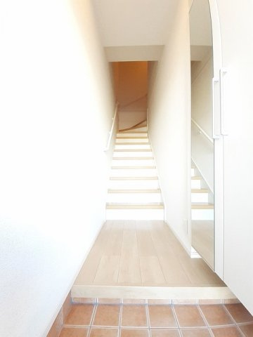 サニーレジデンスⅣの玄関|収納もある玄関です