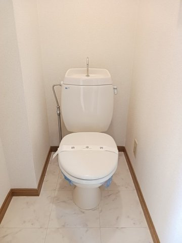 エスポワール城東Ｂのトイレ|落ち着いたトイレです