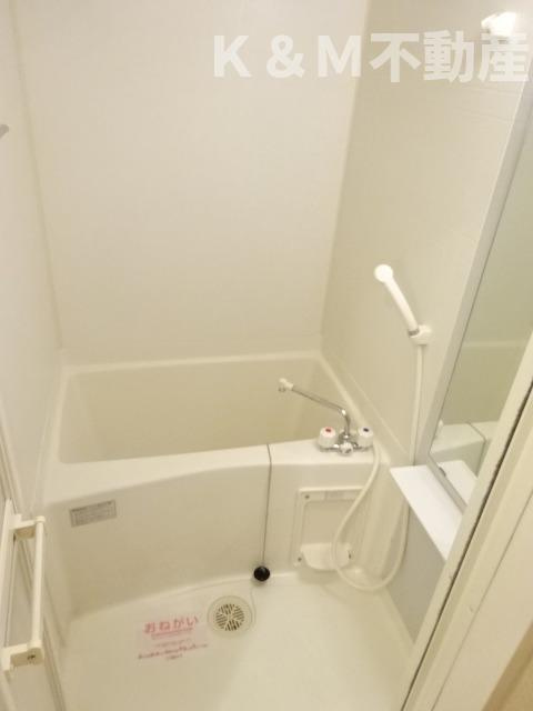 リトル・シャトウＹの浴室|ゆったり過ごせるお風呂です