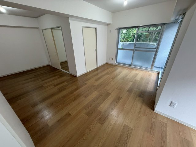 クレール千里中央の居間・リビング