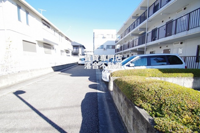 【駐車場】 | グランシャリオ | 敷地内駐車場完備