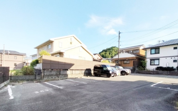 シャルムⅢの駐車場