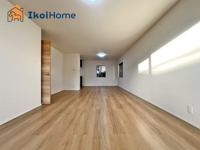 明石市朝霧台　中古戸建の居間・リビング|【ホームページに現地動画掲載中】●年中無休：当日予約可●家具・家電は住宅ローンに組込み可能！