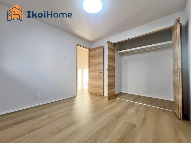 明石市朝霧台　中古戸建の子供部屋|【ホームページに現地動画掲載中】●年中無休：当日予約可●収納スペースも広く収納豊富で便利です！