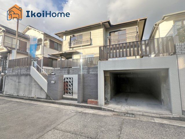 明石市朝霧台　中古戸建の駐車場|【ホームページに現地動画掲載中】●年中無休：当日予約可●駐車場はビルトインとなっております！