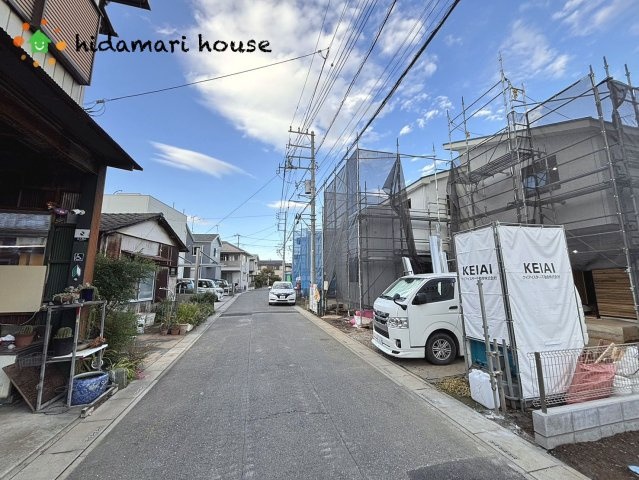桶川市下日出谷12期　新築戸建　TERRACE01の前面道路含む現地写真