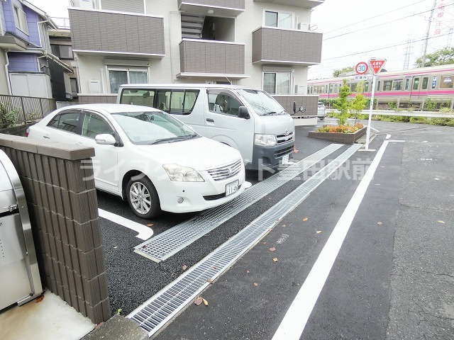 メタルフォックスの駐車場
