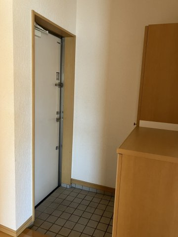 新潟市中央区笹口の賃貸マンションの玄関