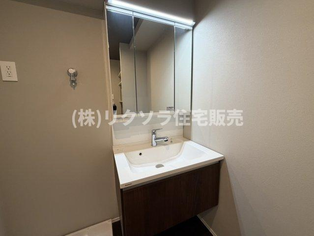 ルネ枚方の独立洗面台|フロートタイプの独立洗面台
■物件内覧・資金計画相談・住宅ローン相談、リフォーム相談、お問合せ受付中■
※当日・翌日のご内覧、ご相談はお電話でのお問合せがスムーズです！