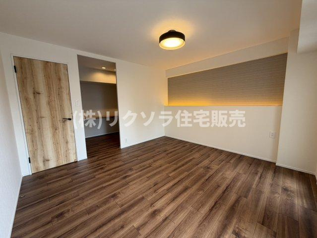 ルネ枚方の洋室|洋室8.5帖
■物件内覧・資金計画相談・住宅ローン相談、リフォーム相談、お問合せ受付中■
※当日・翌日のご内覧、ご相談はお電話でのお問合せがスムーズです！