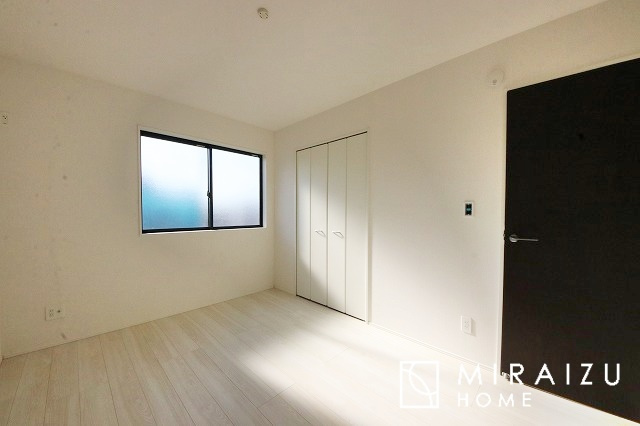 【寝室】 | 建物完成につき、実際のお部屋をごゆっくりご見学いただけます。お休みの日にご家族で見学はいかがでしょう。