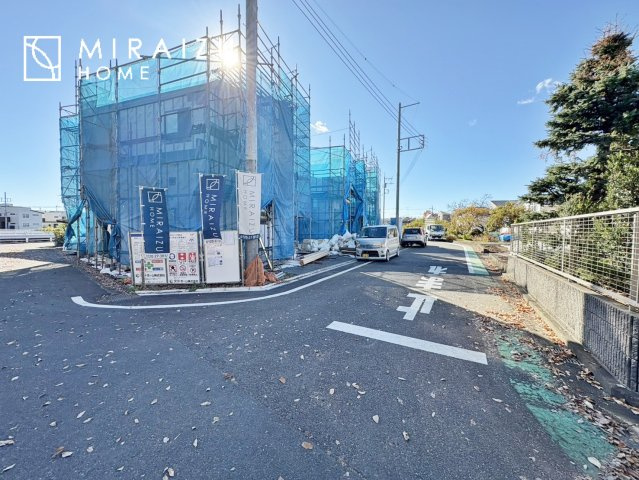 【前面道路含む現地写真】 | 贅沢な暮らしにぴったり設備が魅力♪家事導線の良い水回りで毎日綺麗家事もラクラク♪早朝、夜間問わず現地見学＆周辺環境ご案内致します♪
