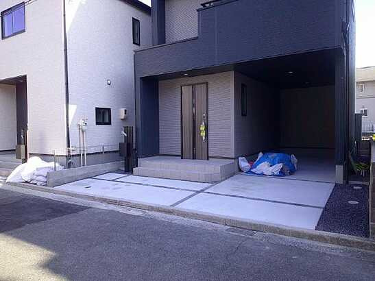 【前面道路含む現地写真】