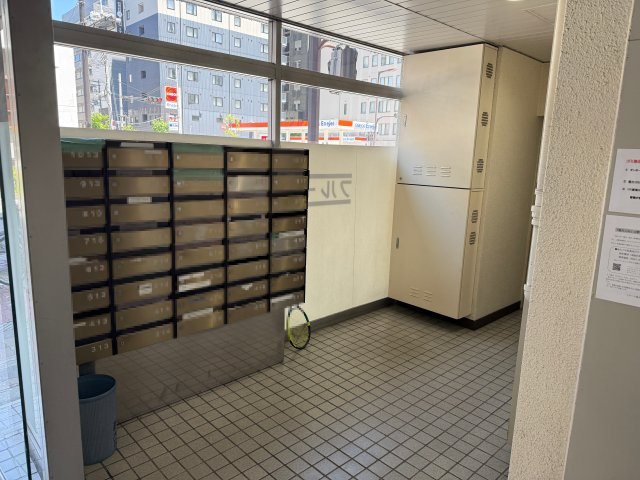 フルーレ新大阪のエントランス|ゆとりのあるエントランスです