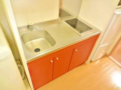 【キッチン】 | レオパレスカトルセゾン伊奈 | コンロの仕様が異なる場合があります