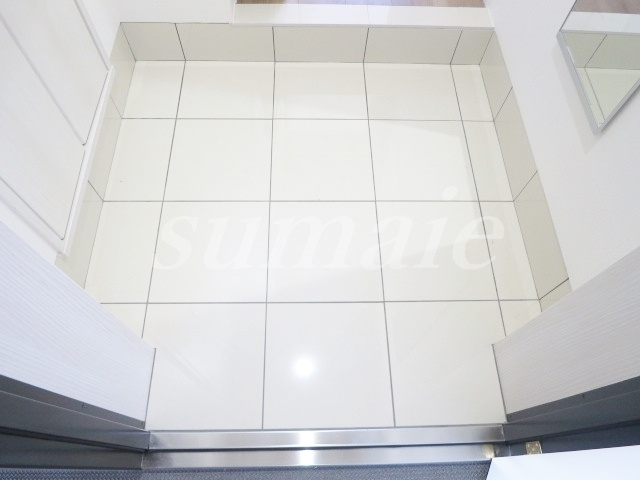 コンフォリア赤羽岩淵の玄関|タイル張りの玄関☆