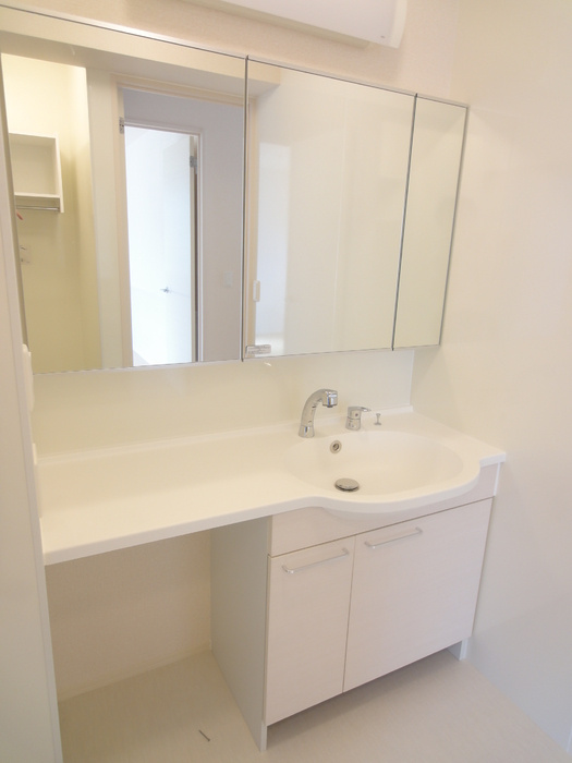 サンハイム青葉 C棟の独立洗面台|洗面所