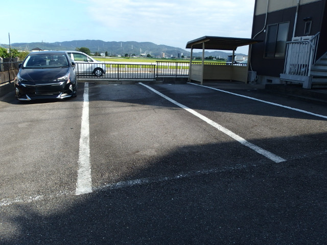 レジデンス翼Ａの駐車場