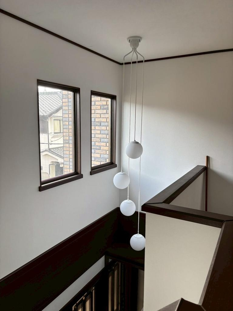 13所沢市東狭山ケ丘1丁目　中古戸建　251024-01の内装|玄関上部は明るいく開放感のある吹抜けになっています。
