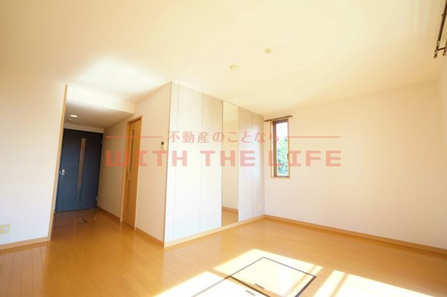 グランデシェチオ千本杉【キャッシュバック対象物件】の居間・リビング|こちらの居間で趣味の時間をお楽しみください