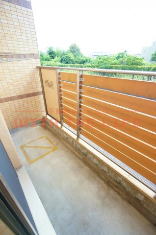 グランデシェチオ千本杉【キャッシュバック対象物件】のバルコニー|バルコニーからの眺めを楽しみながら食事をしませんか