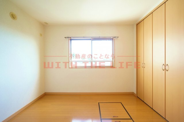 グランデシェチオ千本杉【キャッシュバック対象物件】の寝室|開放的な寝室です