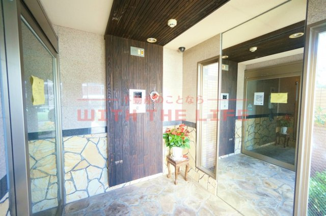 グランデシェチオ千本杉【キャッシュバック対象物件】のエントランス|清潔なエントランスです