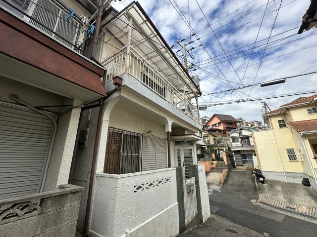 神戸市垂水区千代が丘2丁目　中古戸建の前面道路含む現地写真