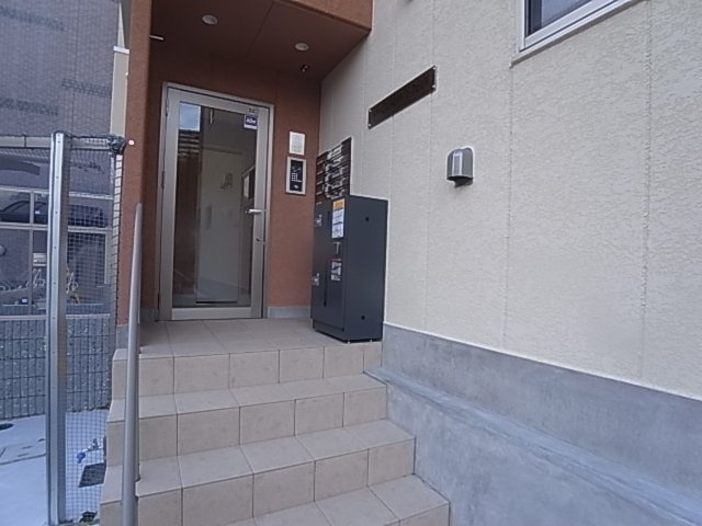 神戸市須磨区妙法寺字大津江の賃貸マンションのエントランス