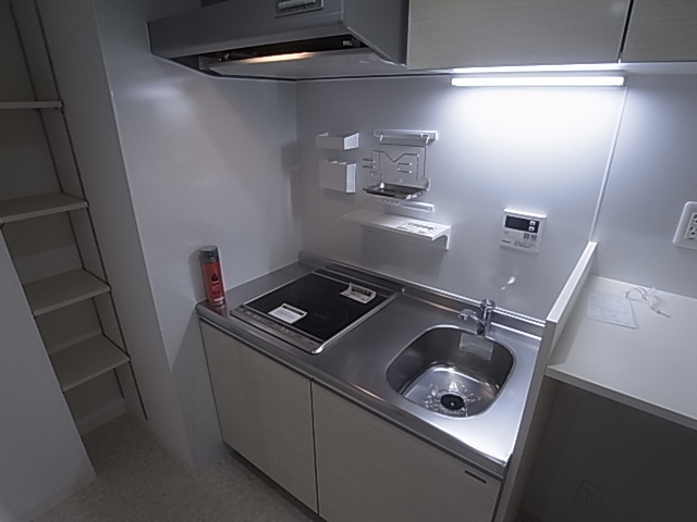 神戸市須磨区妙法寺字大津江の賃貸マンションのキッチン|システムキッチン（IH２口）