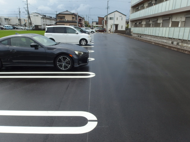 ブルーシャインＭＪの駐車場
