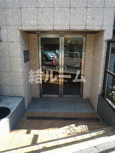新宿区下落合４丁目の賃貸マンションのエントランス