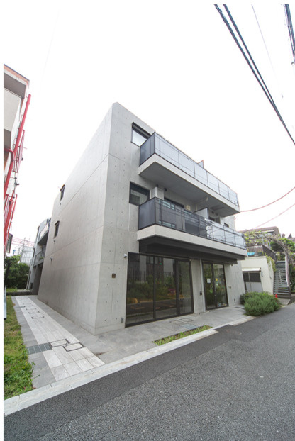 アヴニール三軒茶屋　ペット相談　スマートホーム　宅配BOXの外観