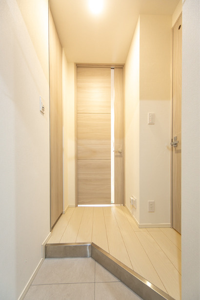 アヴニール三軒茶屋　ペット相談　スマートホーム　宅配BOXの玄関