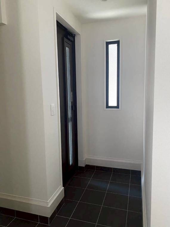 高田東戸建の玄関