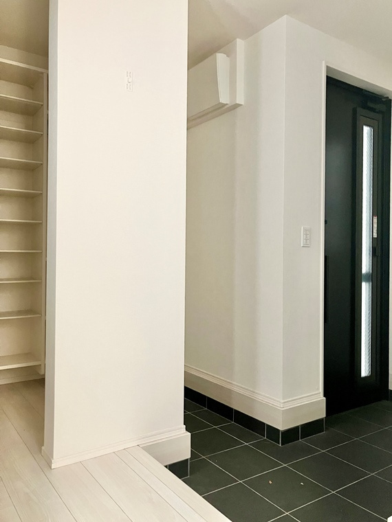 高田東戸建の玄関