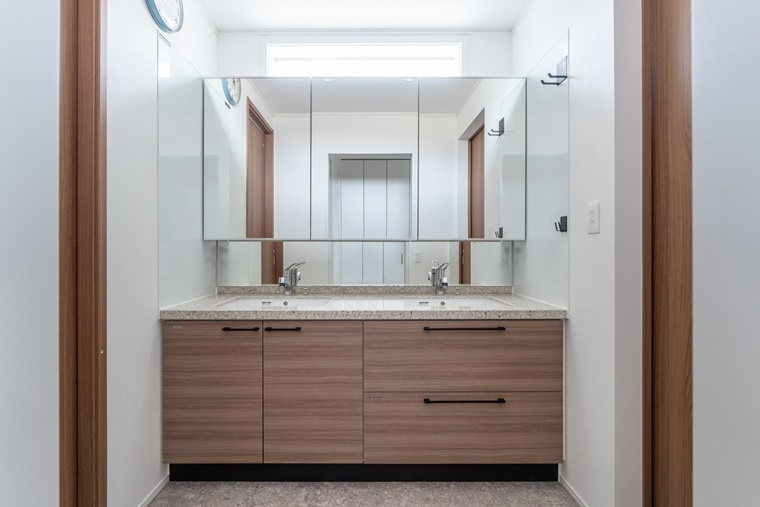 金森戸建の洗面所