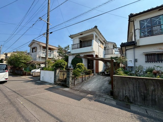 西伊敷4丁目　売地の前面道路含む現地写真