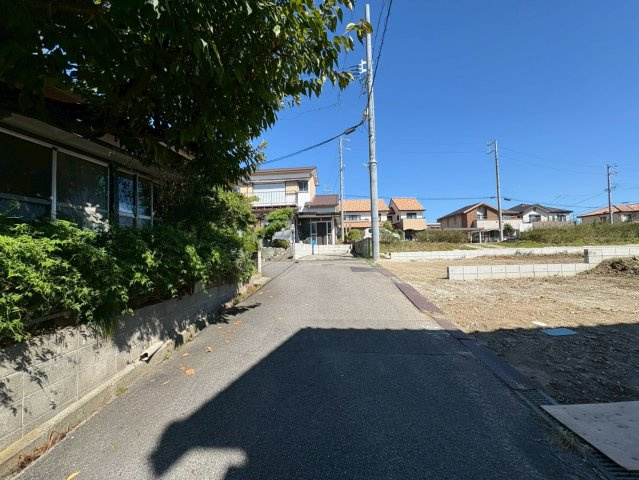 大府市横根町羽根山新築戸建　2号棟の前面道路含む現地写真|2025年10月23日撮影