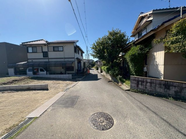 大府市横根町羽根山新築戸建　2号棟の前面道路含む現地写真|2025年10月23日撮影