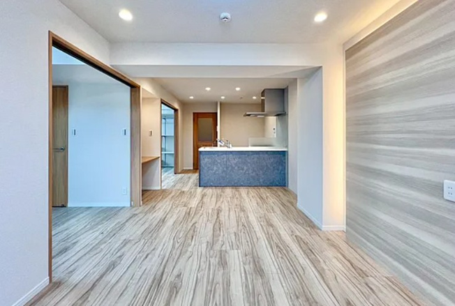 【居間・リビング】 | 池袋第２ヒルハイム | 光と風があふれる開放的なリビングダイニングには自然と家族みんなが集まってきます。